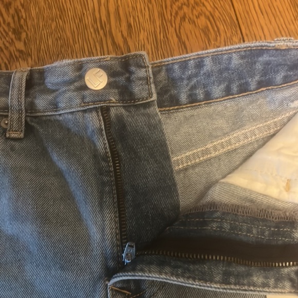 LF Lovers And Friends Jack High Rise Cut Off Zip Closure Distressed Ripped Sz 24 - Picture 3 of 6
